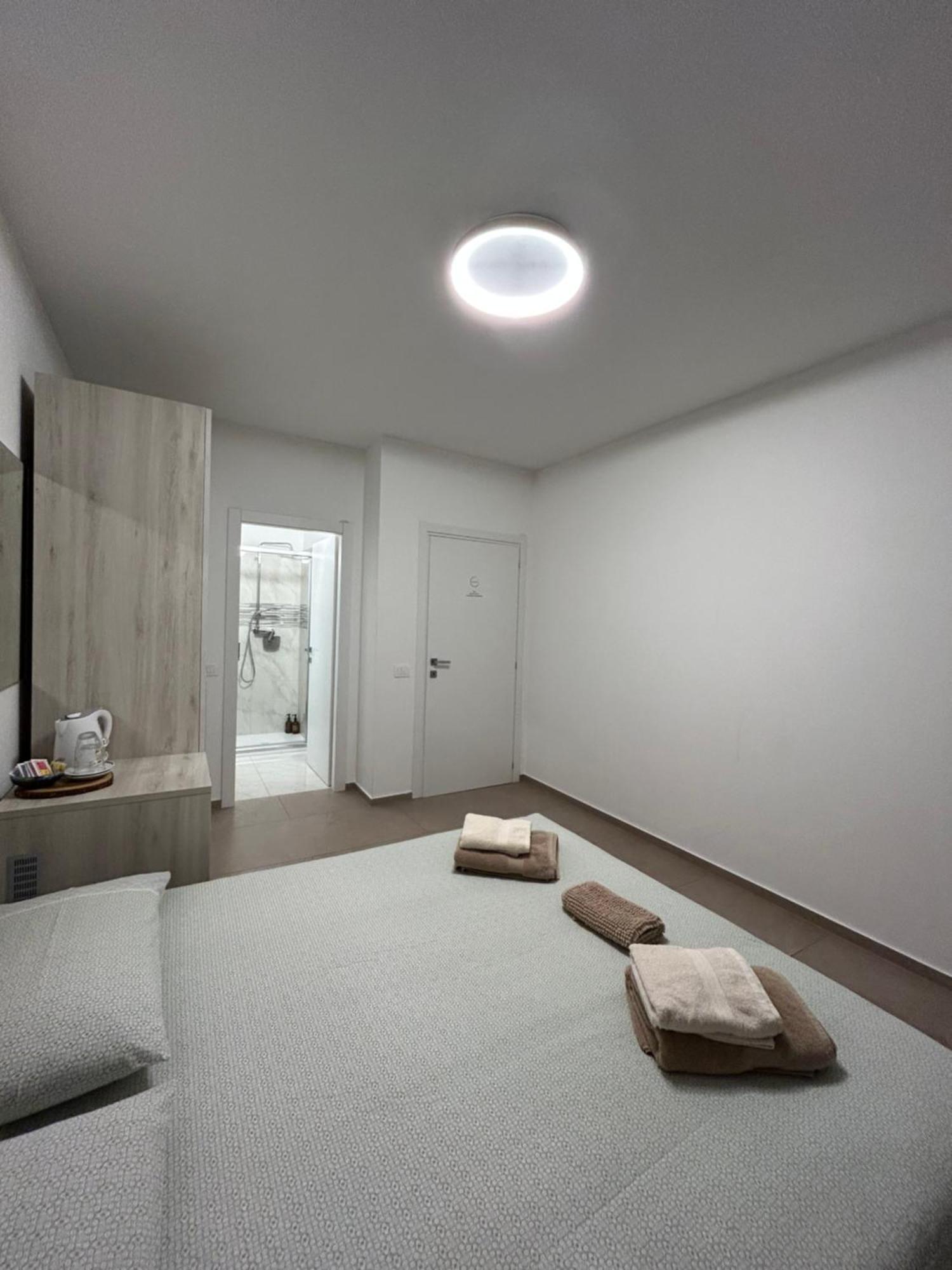 *Veranda'S Rooms* - Free Parking In Central ลูกาโน ภายนอก รูปภาพ